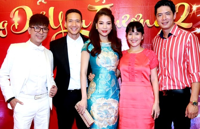 Trương Ngọc Ánh tình tứ bên Kim Lý không rời